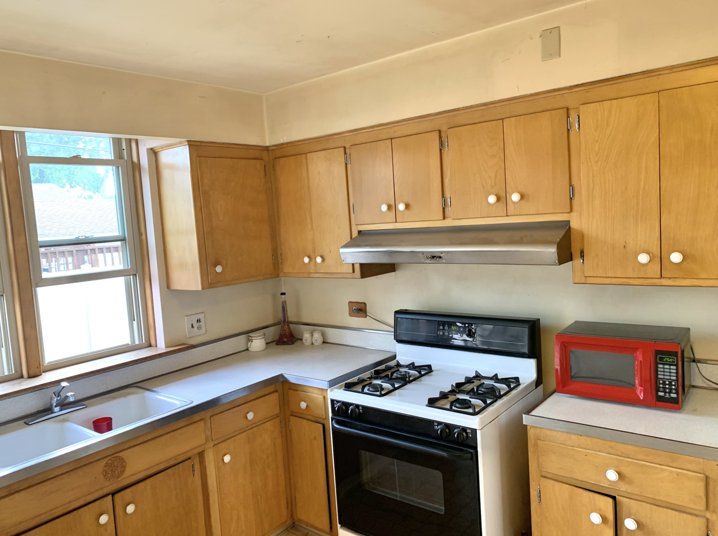 10643 South Ridgeway Avenue Chicago, IL 60655 - Photo 14 of 40 Gallery Image 14
