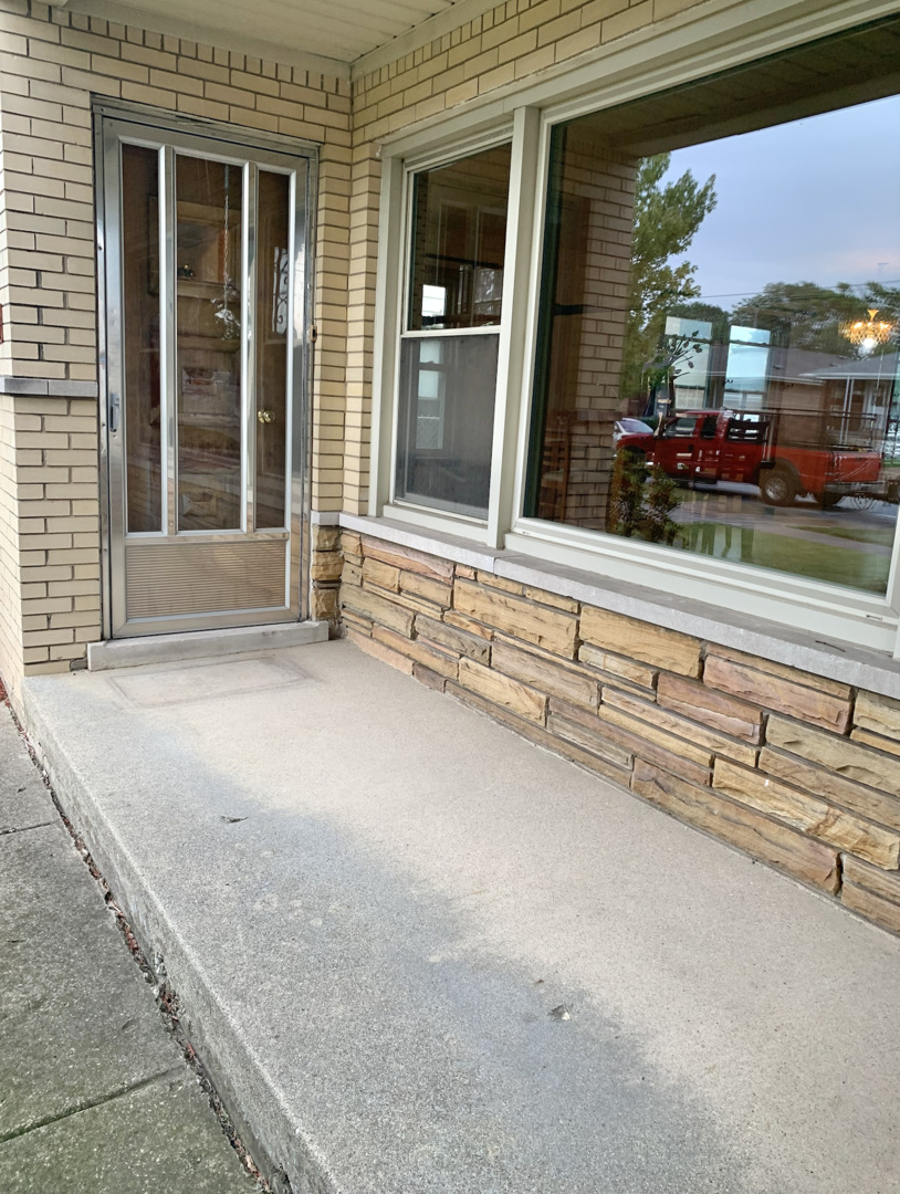 10643 South Ridgeway Avenue Chicago, IL 60655 - Photo 6 of 40 Gallery Image 6