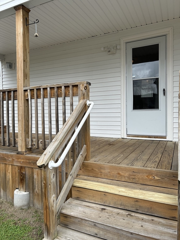 20 Florida Street Springfield, MA 01109 - Photo 7 of 29 a view of entryway