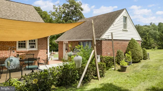 a view of backyard with a garden and plants