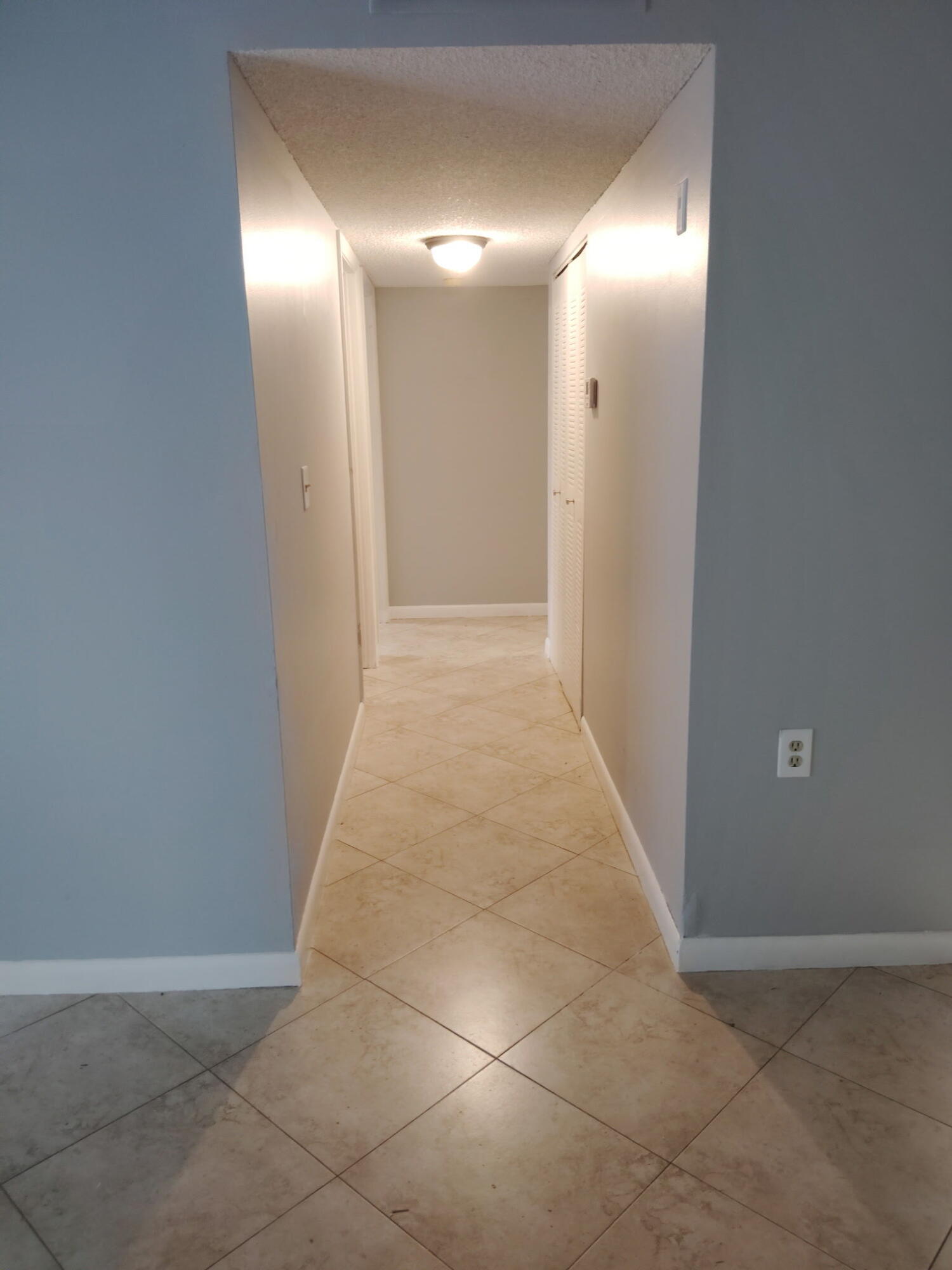 1140 Lake Victoria Drive, Unit M West Palm Beach, FL 33411 - Photo 1 of 8 a view of a hallway