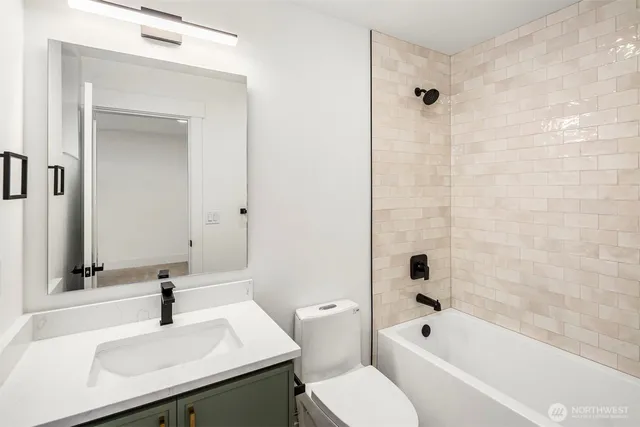 $799,950 | 725 18th Avenue, Unit C, Seattle, WA 98122