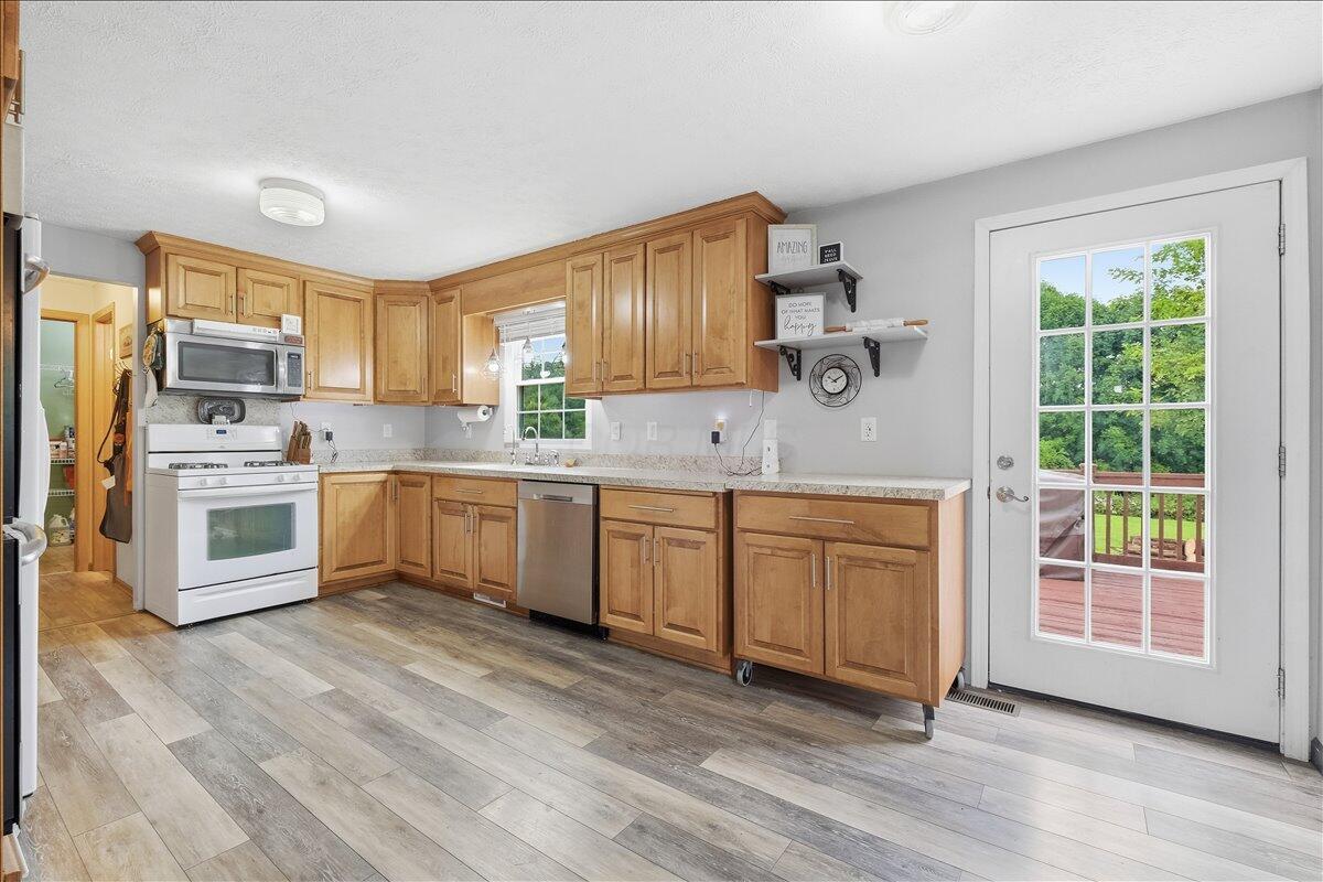 11455 Colwill Road Gambier, OH 43022 - Photo 17 of 35 Kitchen