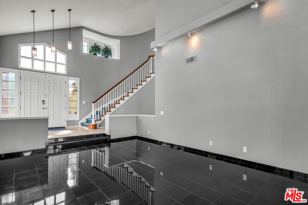 7513 West 83rd Street Playa del Rey, CA 90293 - Photo 9 of 45