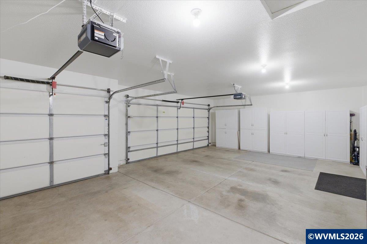 2359 Northwest Gale Street Albany, OR 97321 - Photo 40 of 47 a view of a garage