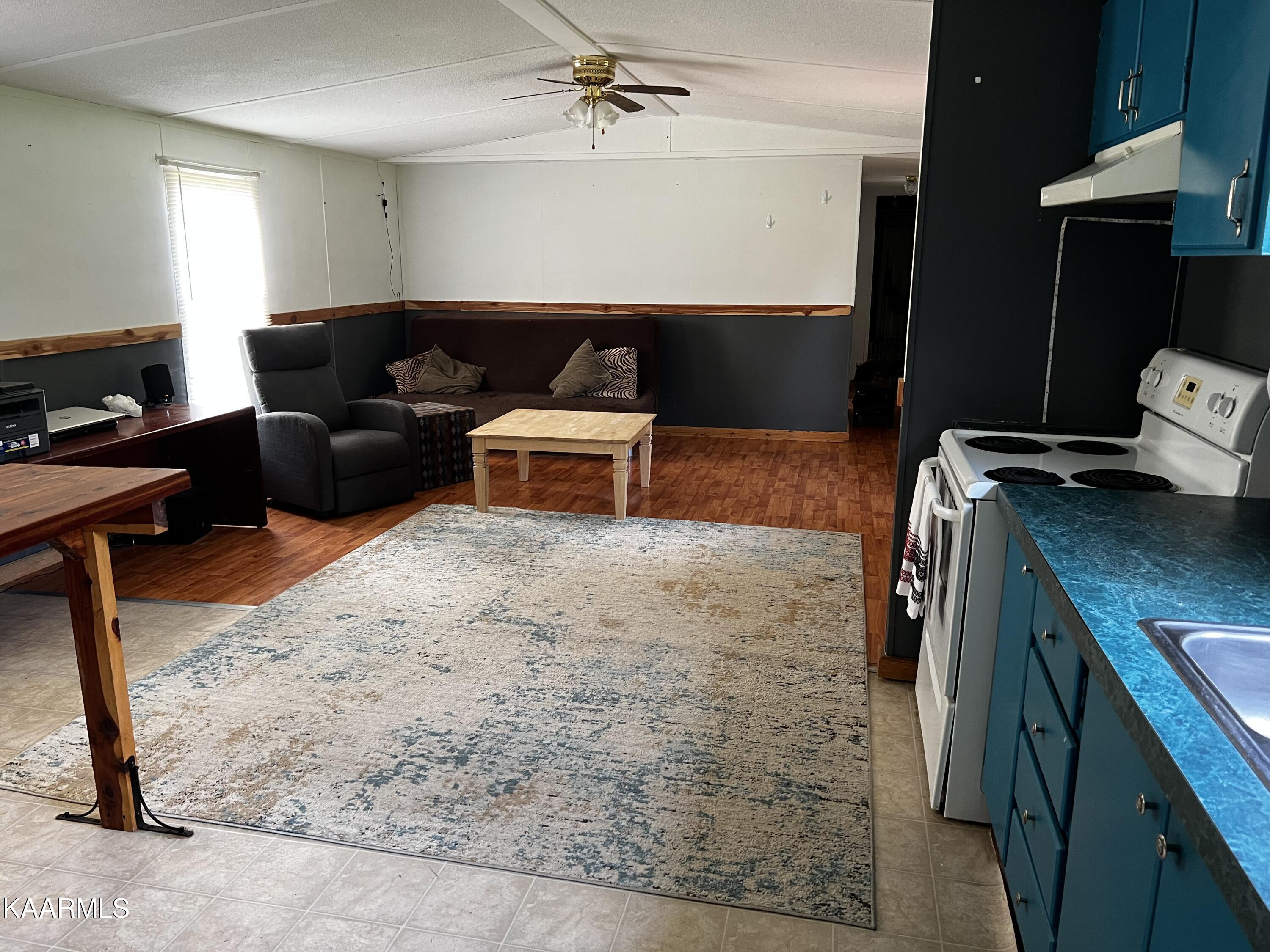 362 Raccoon Valley Road Powell, TN 37849 - Photo 3 of 16 Family Room
