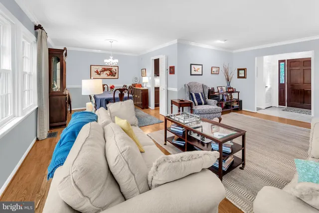 $5,999 | 2708 North Kensington Street, Arlington, VA 22207