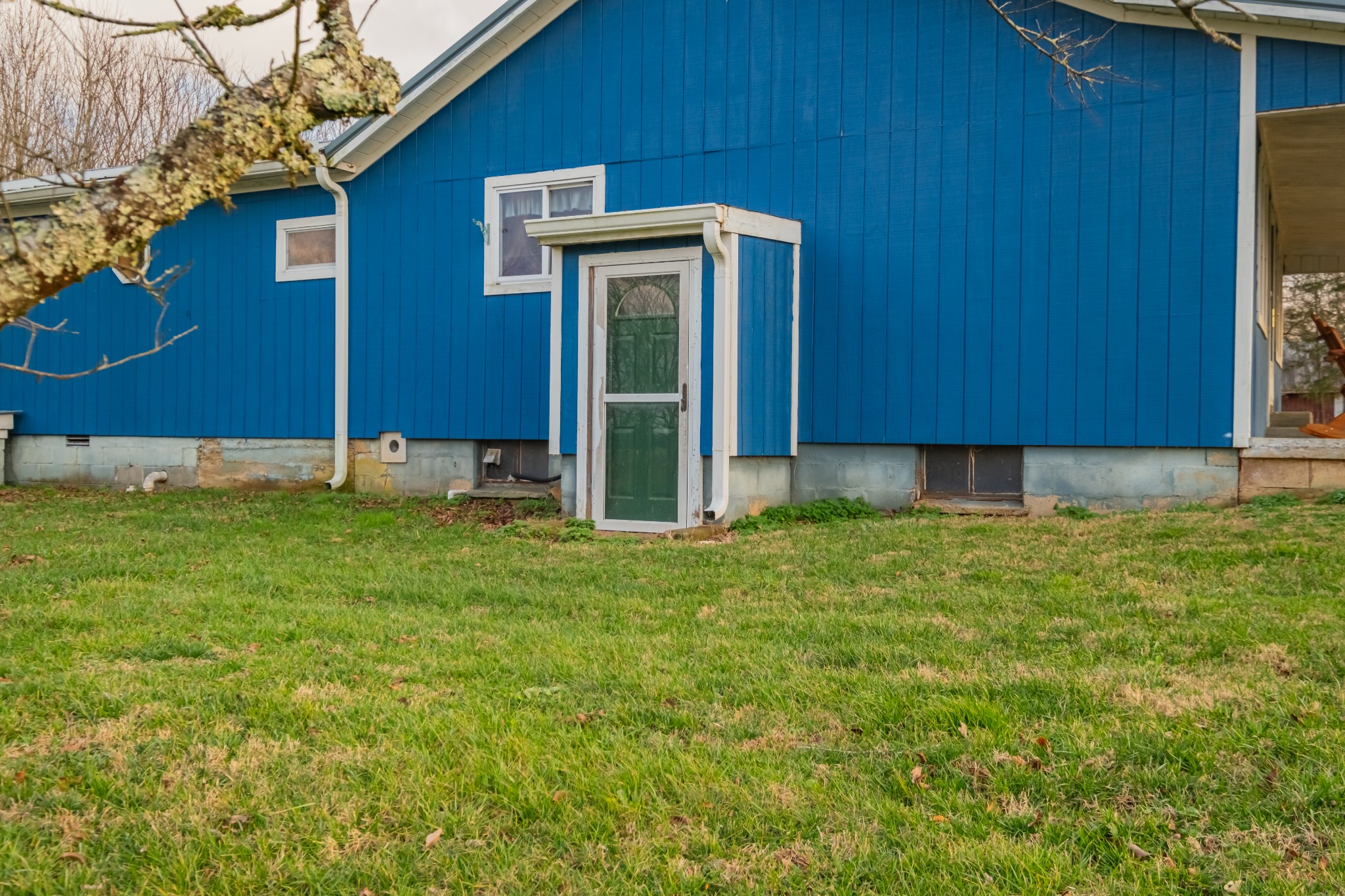 3324 Fredonia Road Manchester, TN 37355 - Photo 12 of 42 a front view of a house with garden