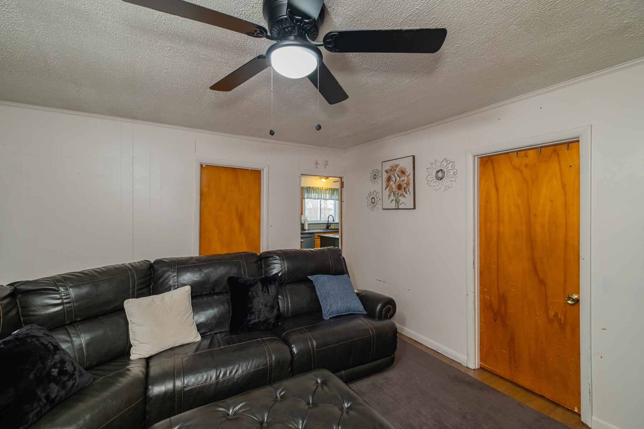 3324 Fredonia Road Manchester, TN 37355 - Photo 15 of 42 a living room with furniture and a window