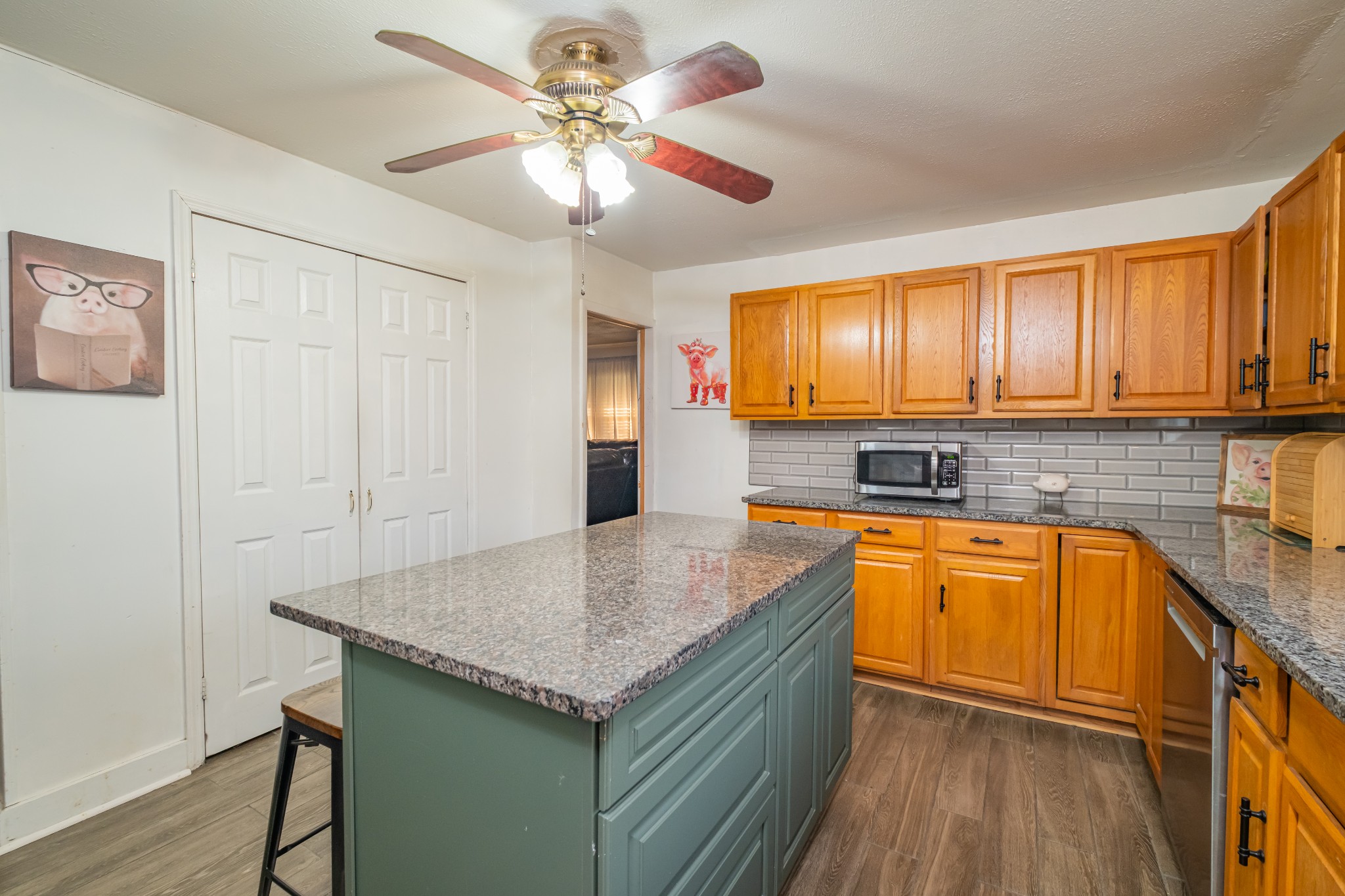 3324 Fredonia Road Manchester, TN 37355 - Photo 22 of 42 a kitchen with stainless steel appliances granite countertop a sink dishwasher stove and refrigerator with wooden floor