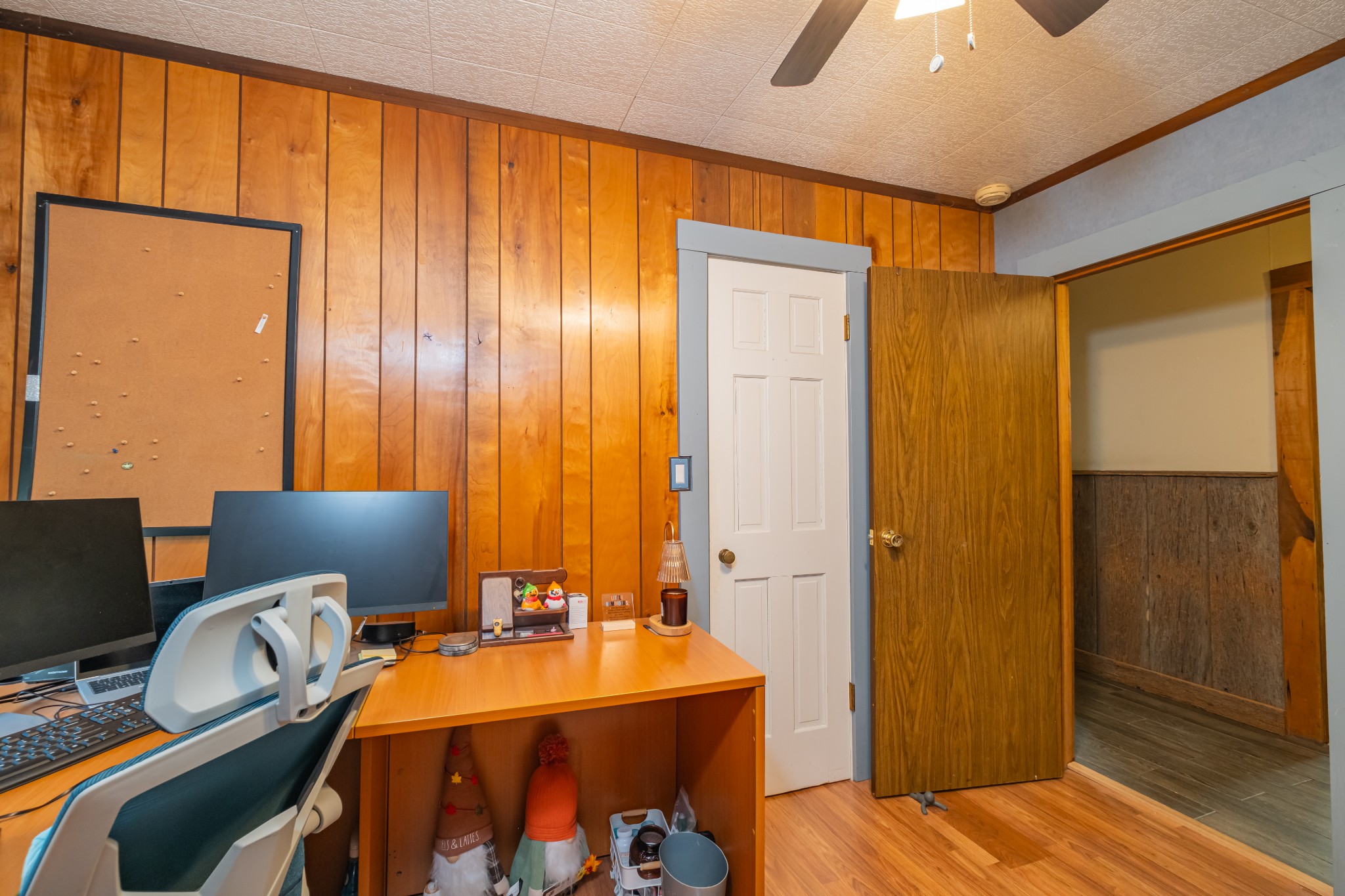 3324 Fredonia Road Manchester, TN 37355 - Photo 26 of 42 a bedroom with a bed and a desk