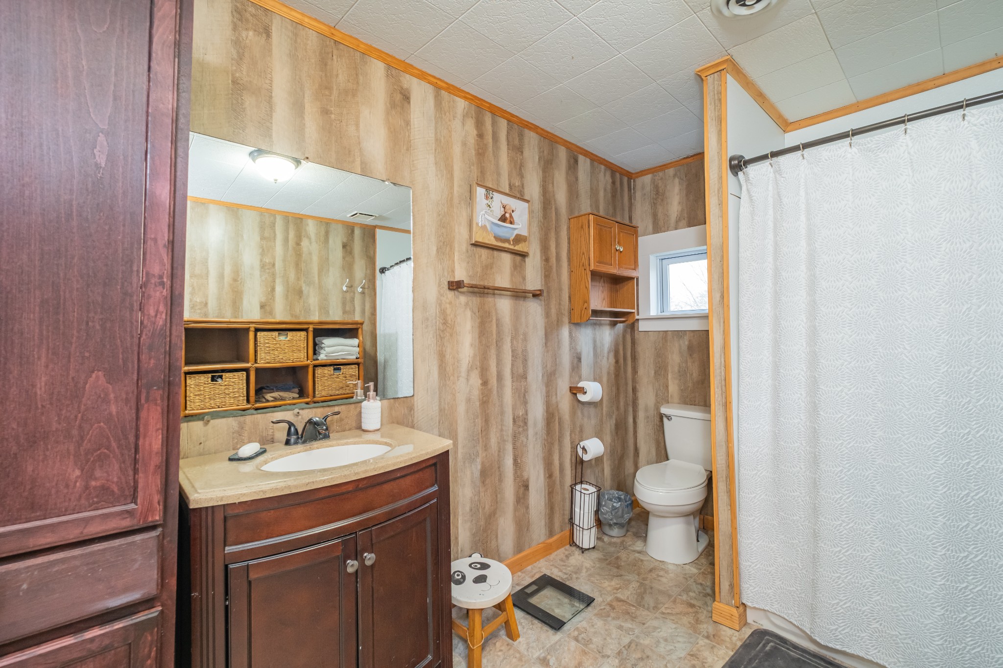 3324 Fredonia Road Manchester, TN 37355 - Photo 28 of 42 a bathroom with a sink a toilet and shower
