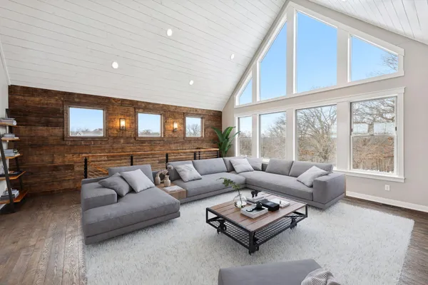 $1,300,000 | 771 Zumbro Oaks Lane Northwest, Oronoco, MN 55960