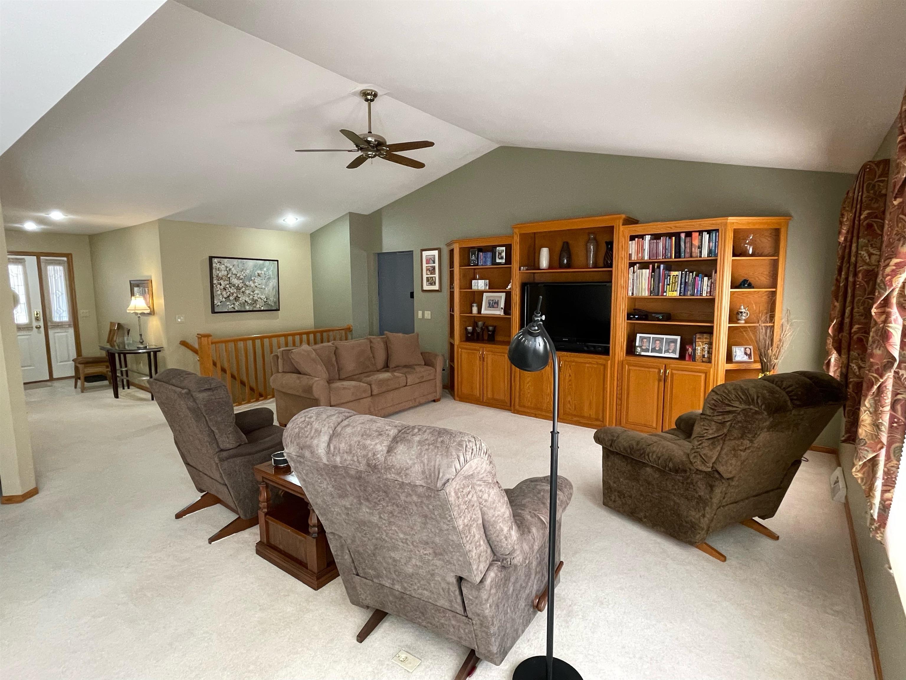 2255 Yorktown Road Dubuque, IA 52002 - Photo 11 of 42 Gallery Image 11