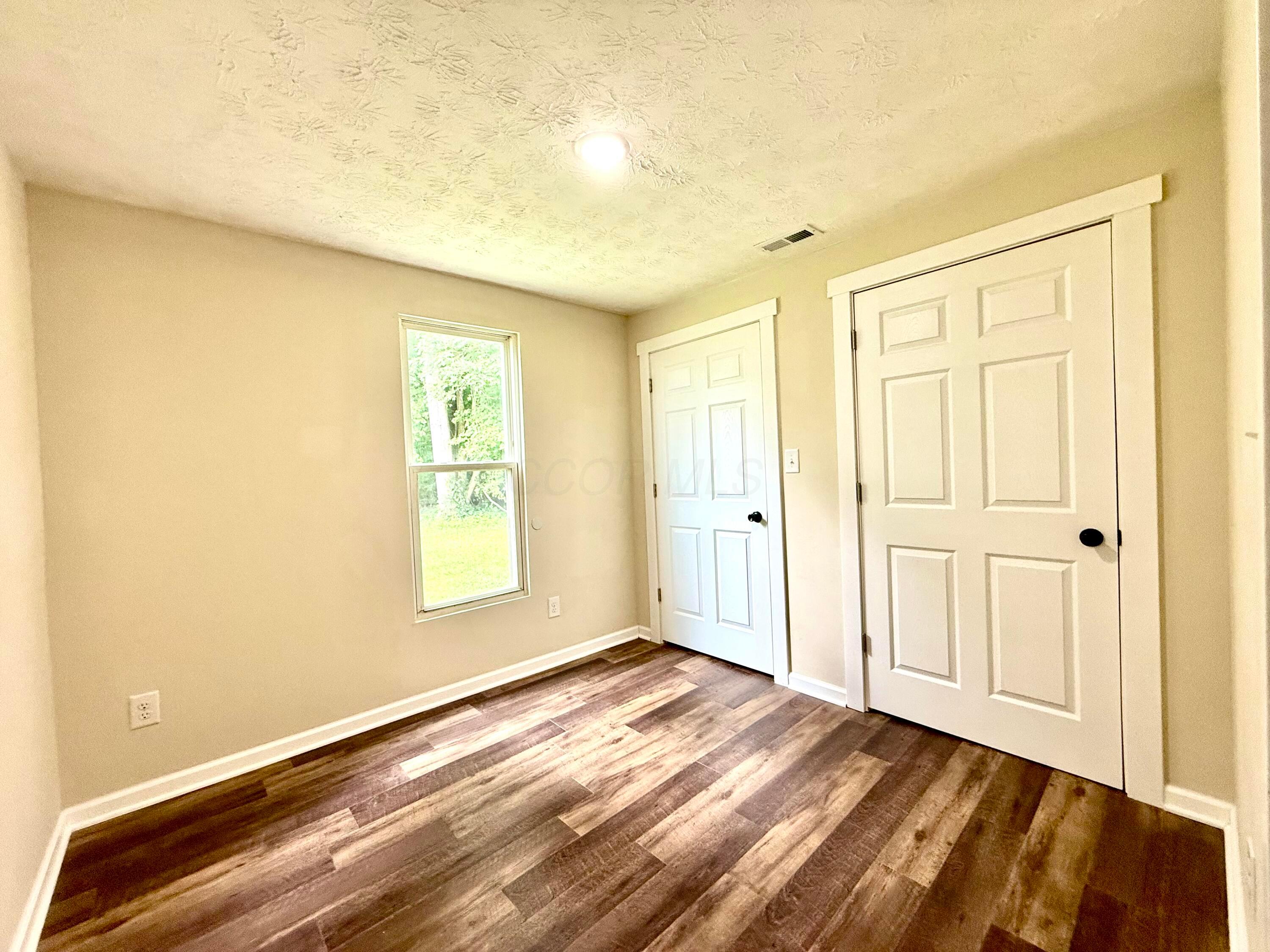 325 Lake Road Southeast Lancaster, OH 43130 - Photo 16 of 17 Bed