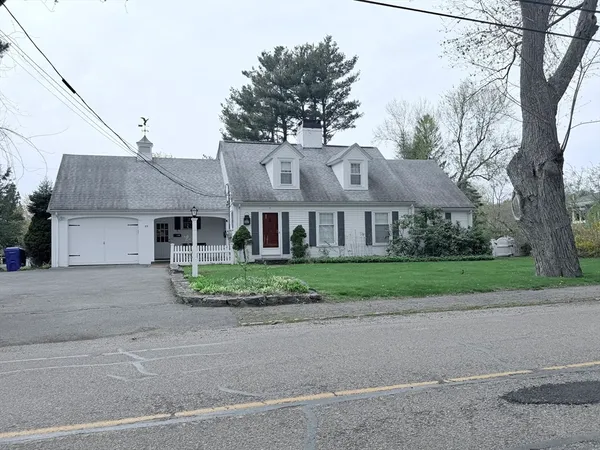$2,500 | 55 Warren Street, Unit 1, Taunton, MA 02780