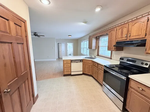 $2,500 | 55 Warren Street, Unit 1, Taunton, MA 02780