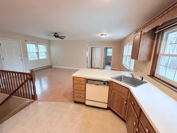$2,500 | 55 Warren Street, Unit 1, Taunton, MA 02780