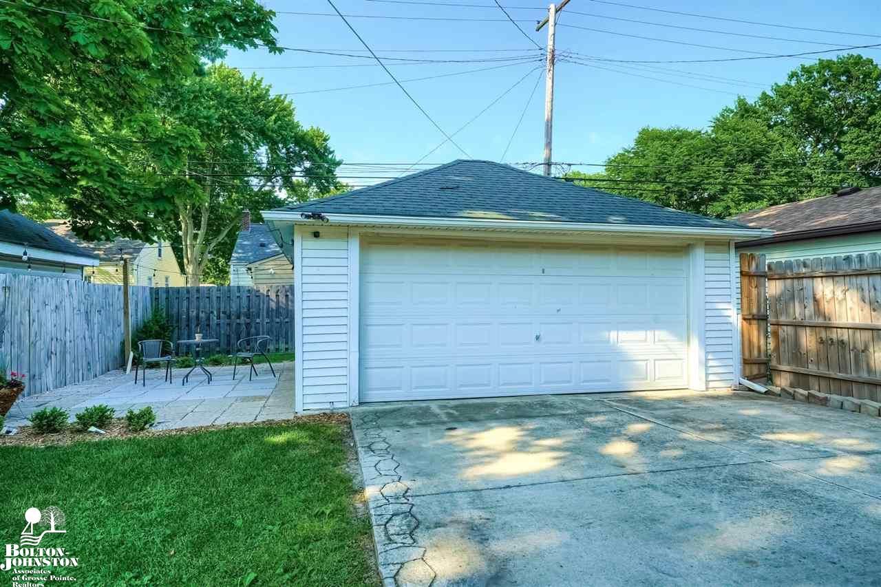 2110 Roslyn Road Grosse Pointe Woods, MI 48236 - Photo 30 of 30