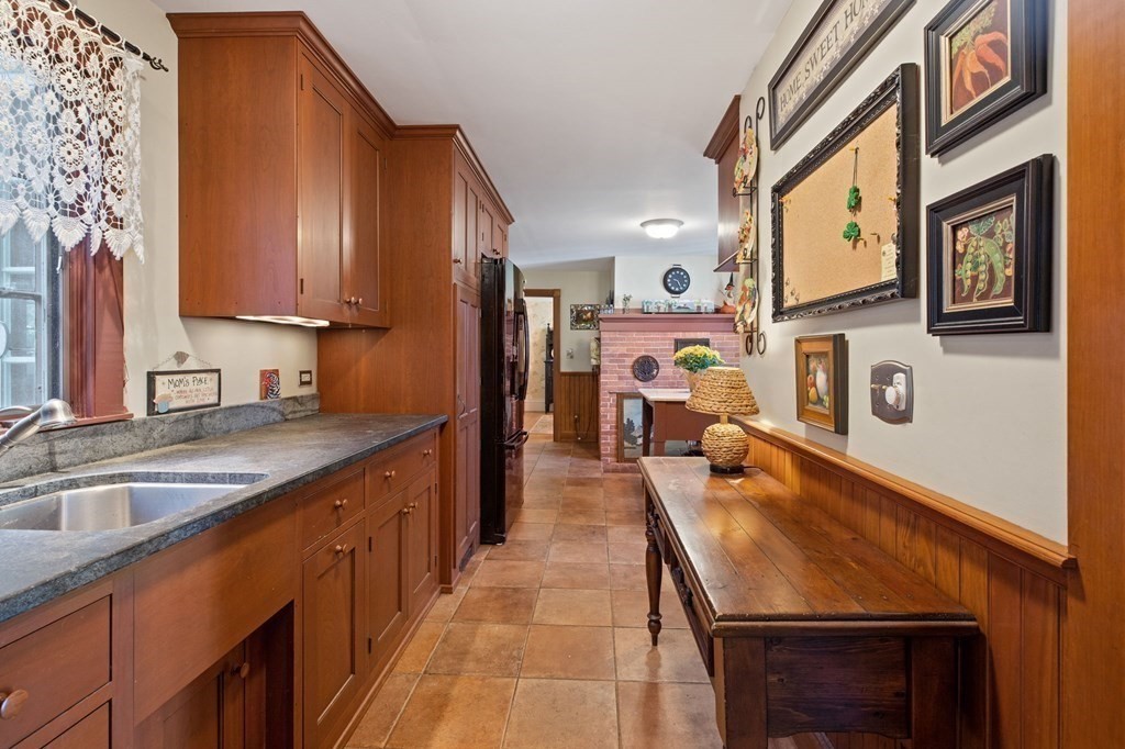 566 Bay Road Duxbury, MA 02332 - Photo 9 of 39 Gallery Image 9