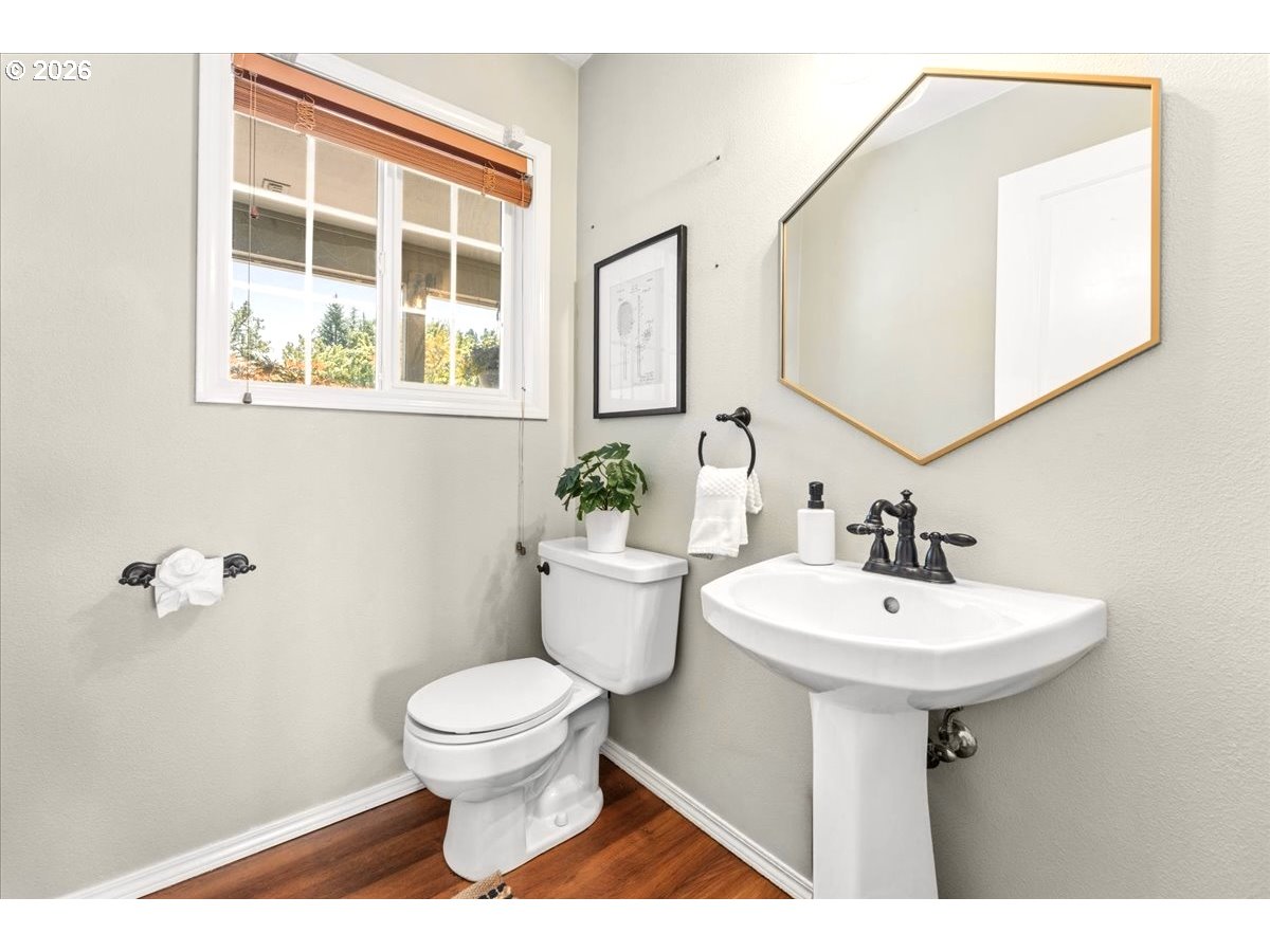 530 Southwest 167th Avenue Beaverton, OR 97006 - Photo 11 of 48 Bathroom