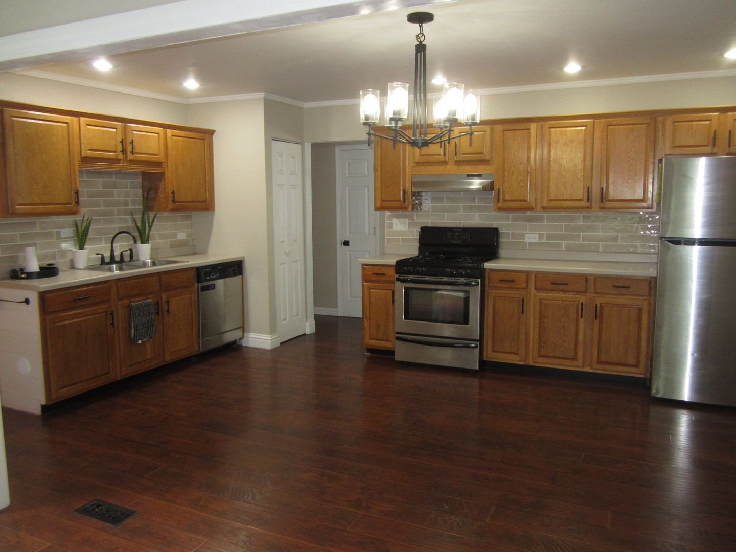 605 West Schaumburg Road Streamwood, IL 60107 - Photo 6 of 22 Gallery Image 6