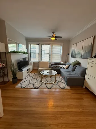 $2,295 | 627 West Roscoe Street, Unit B3, Chicago, IL 60657