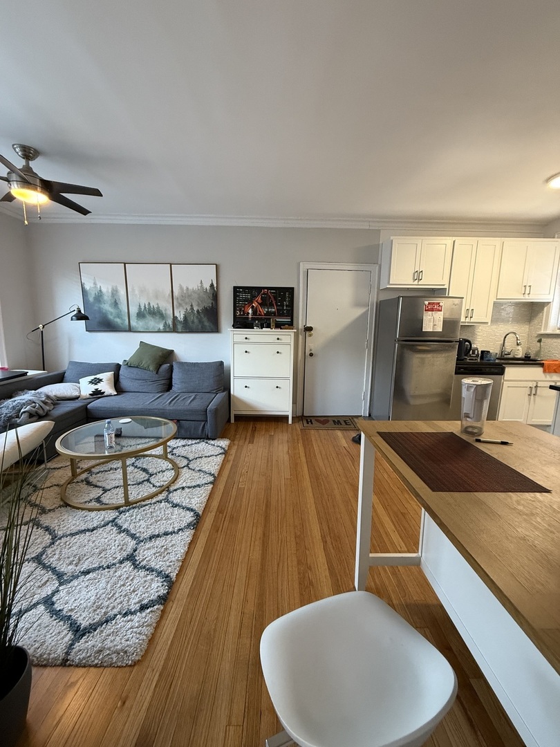 627 West Roscoe Street, Unit B3 Chicago, IL 60657 - Photo 4 of 13