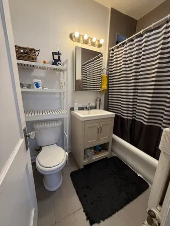 $2,295 | 627 West Roscoe Street, Unit B3, Chicago, IL 60657