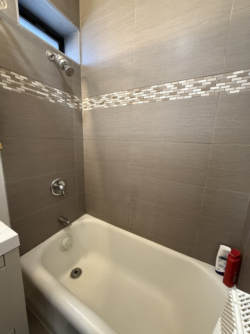 627 West Roscoe Street, Unit B3 Chicago, IL 60657 - Photo 10 of 13