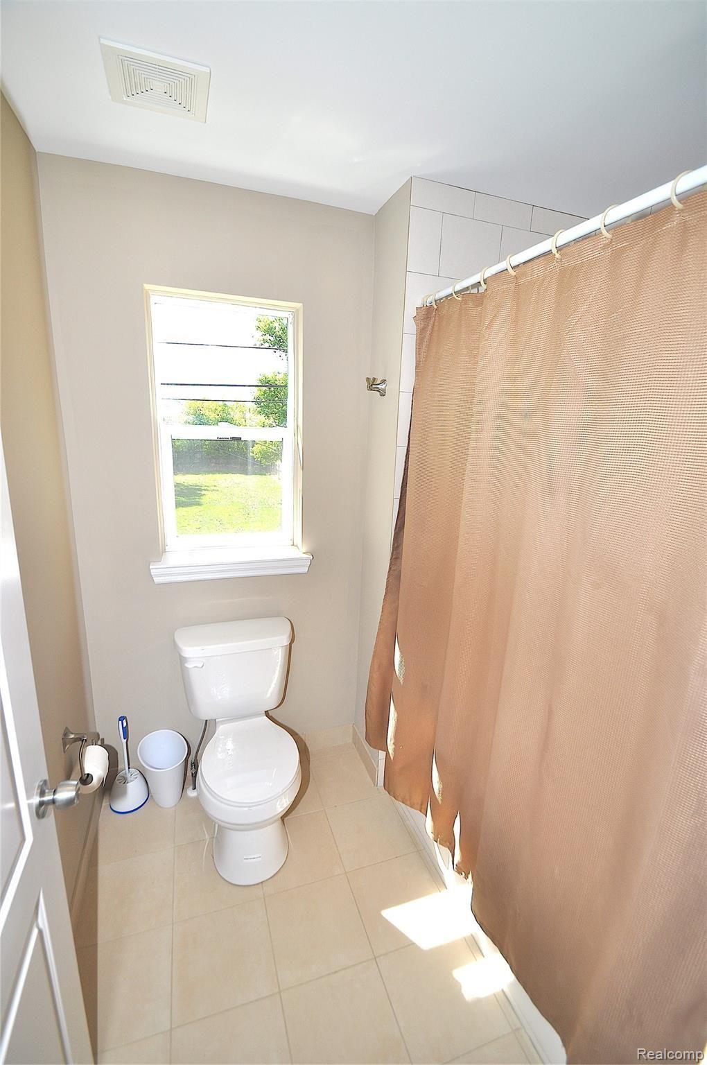 2708 Dearborn Avenue Rochester, MI 48309 - Photo 24 of 29 DSC_0036.JPG