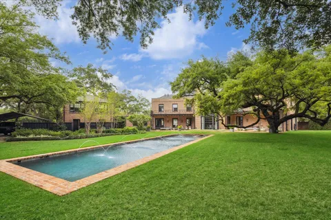 a view of a big yard with palm trees
