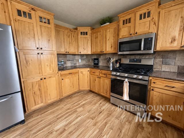 1520 Scheloske Road Weiser, ID 83672 - Photo 7 of 42 Spacious room with a ceiling fan, arched doorway, and white paneled doors