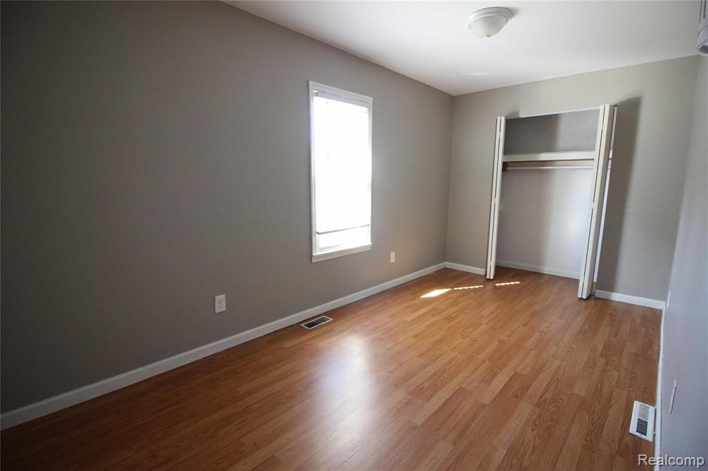 17524 Martin Road Roseville, MI 48066 - Photo 5 of 15