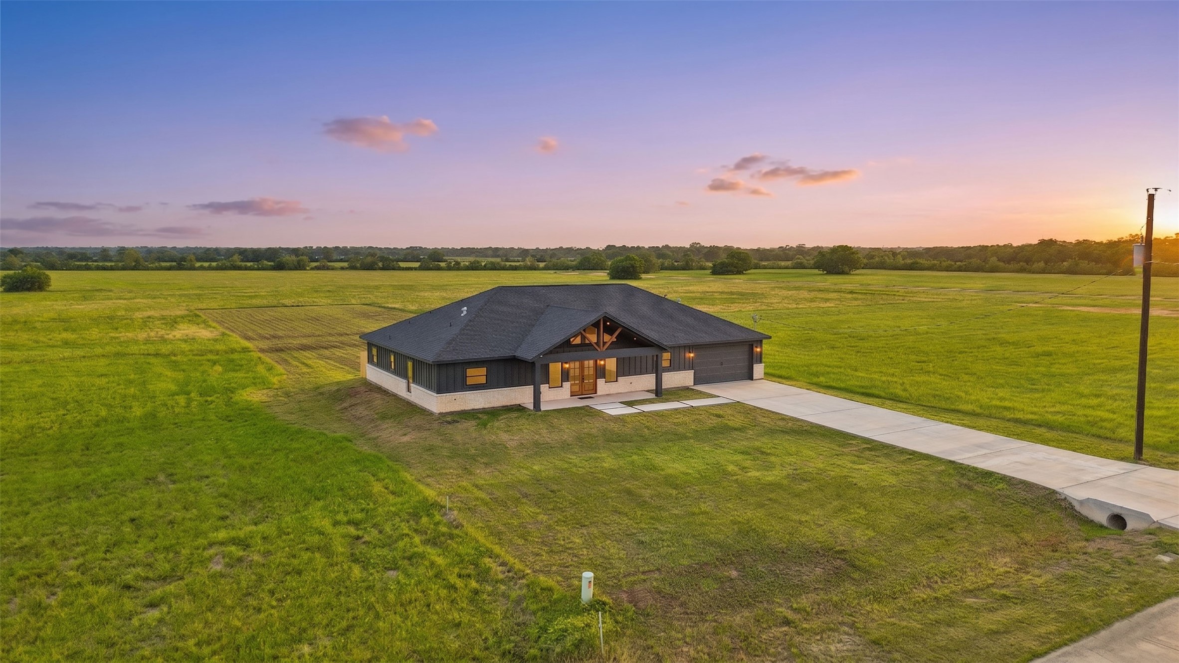 619 Chuckwagon Trail Angleton, TX 77515 - Photo 2 of 37 Photo digitally enhanced to simulate twilight conditions.