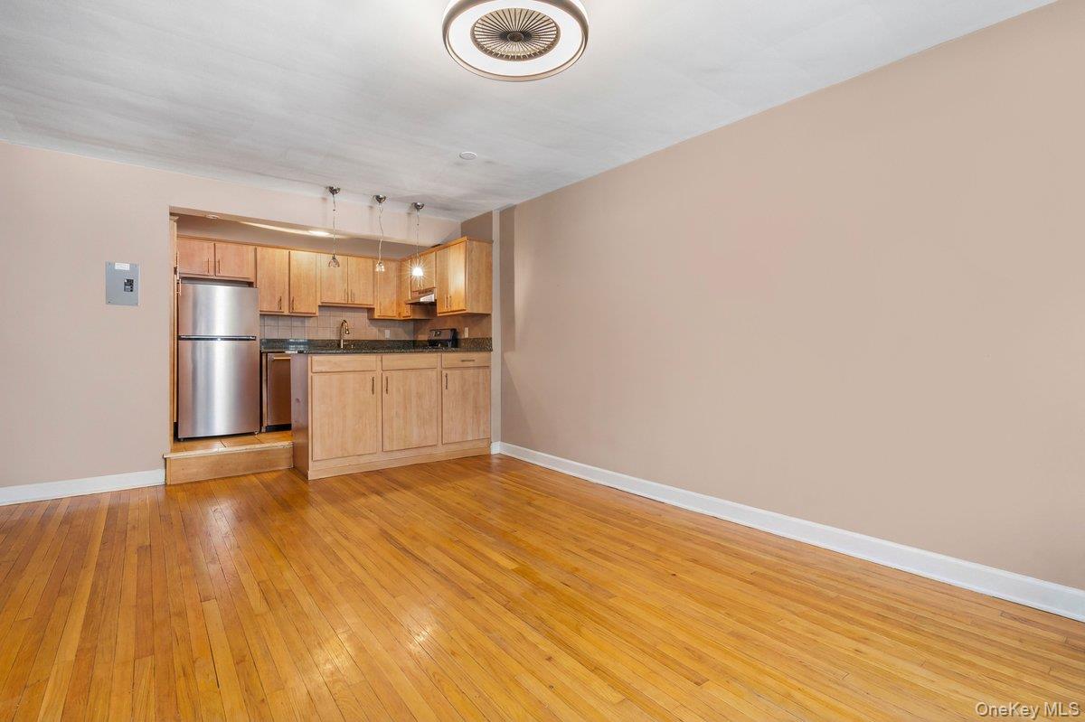 2 Overlook Road, Unit 1B7A White Plains, NY 10605 - Photo 16 of 18 a view of kitchen with wooden floor and electronic appliances