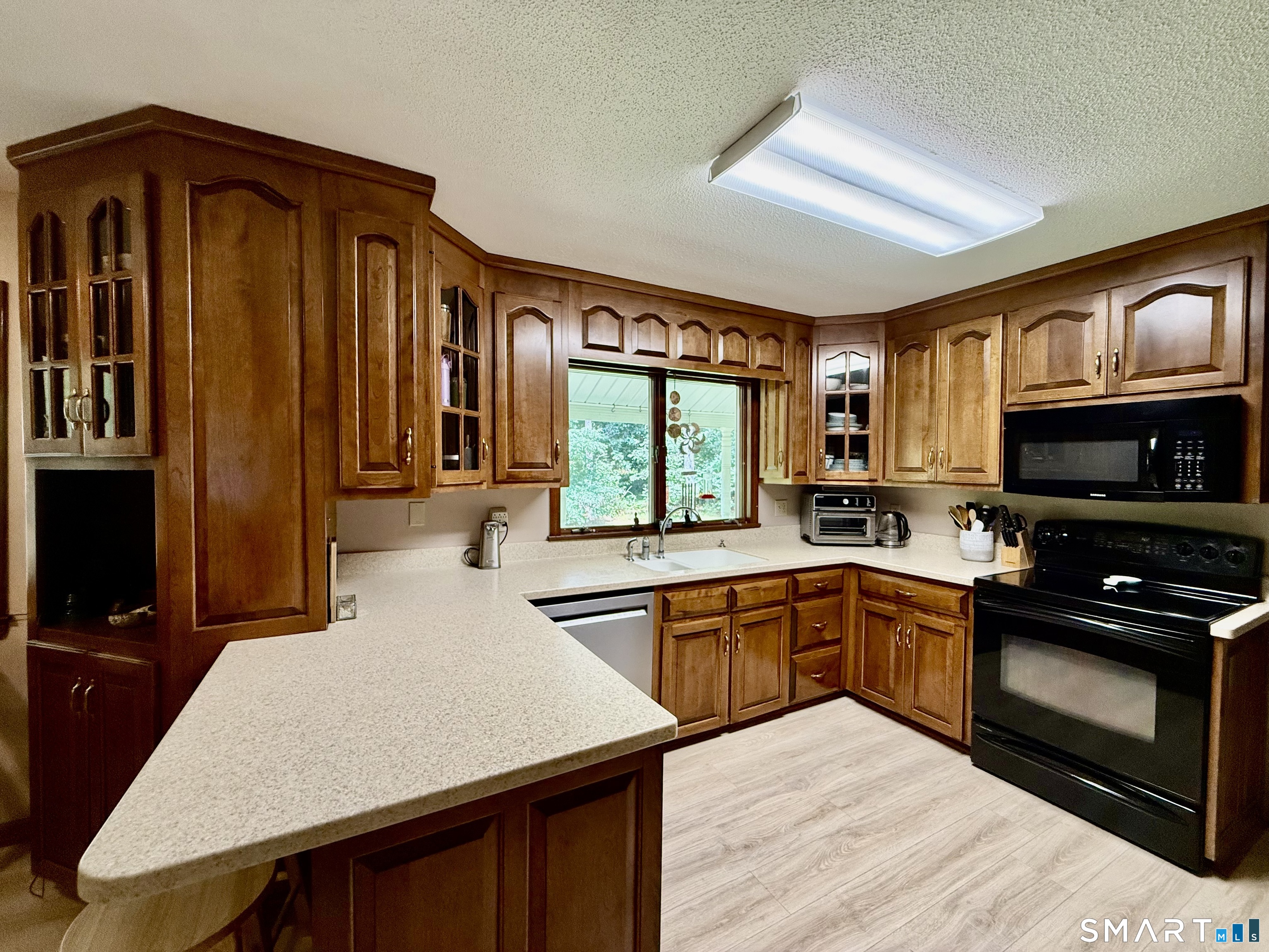 83 Niles Road Hebron, CT 06231 - Photo 15 of 27 Beautiful Kitchen