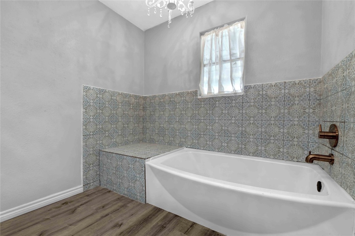 206 Miller Road Livingston, TX 77351 - Photo 16 of 27 Primary Bath with soaking tub.