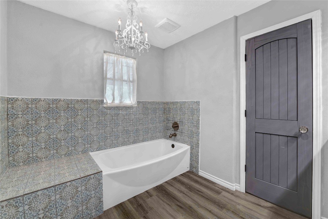 206 Miller Road Livingston, TX 77351 - Photo 17 of 27 Primary bath