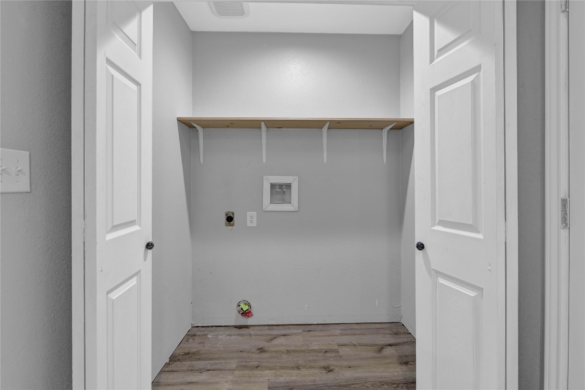 206 Miller Road Livingston, TX 77351 - Photo 21 of 27 Utility room with washer and dryer hook ups.