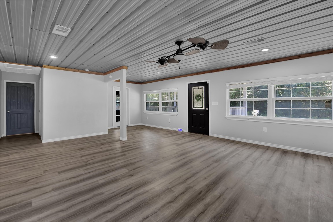 206 Miller Road Livingston, TX 77351 - Photo 5 of 27 Living room and dining room.