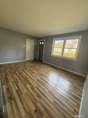 $1,400 | 33 Cannon Road, East Hartford, CT 06108