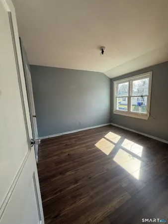 $1,400 | 33 Cannon Road, East Hartford, CT 06108