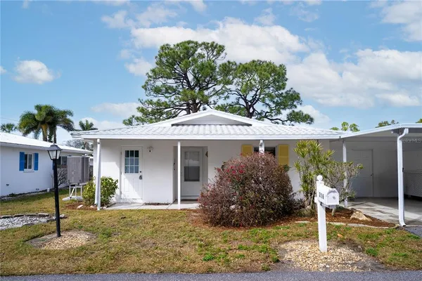 $325,000 | 216 Fair Winds Drive, Unit 216, Nokomis, FL 34275