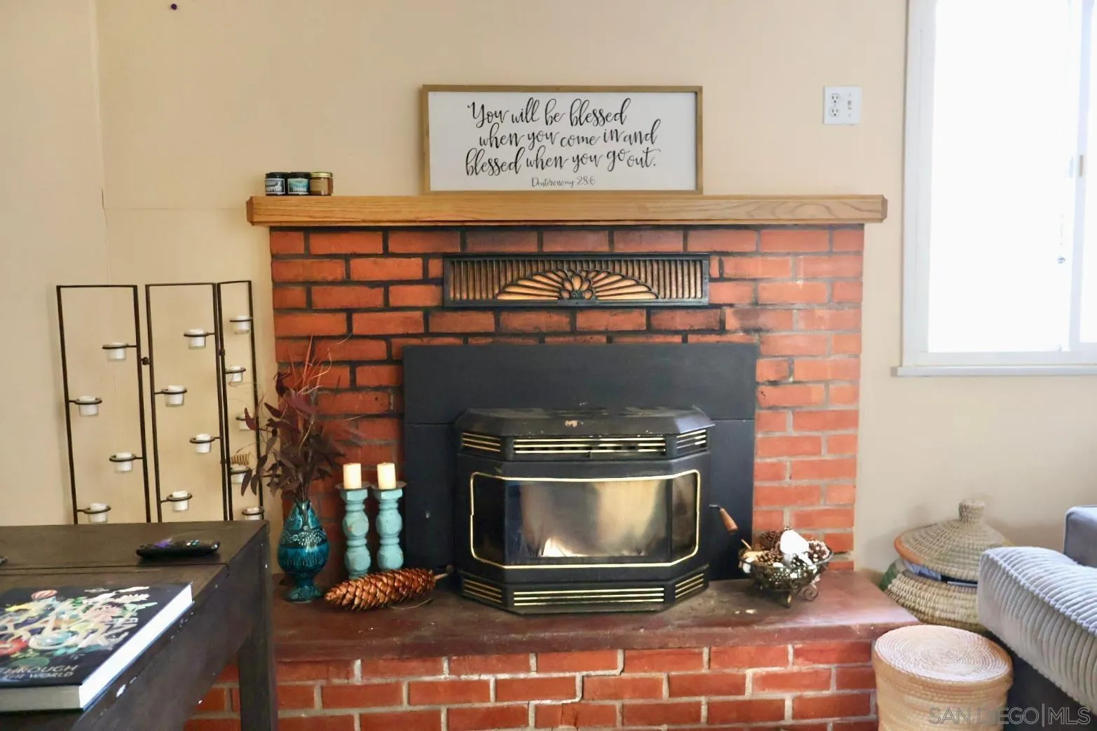 1273 Ridge Trail Julian, CA 92036 - Photo 11 of 33 a stove top oven sitting inside of a room