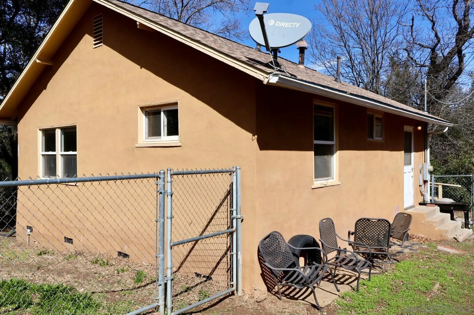 1273 Ridge Trail Julian, CA 92036 - Photo 22 of 33 a backyard of a house with table and chairs