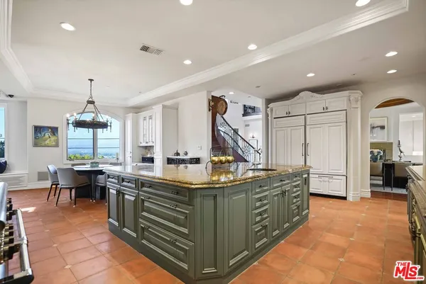 $3,499,000 | 10940 Terryview Drive, Studio City, CA 91604
