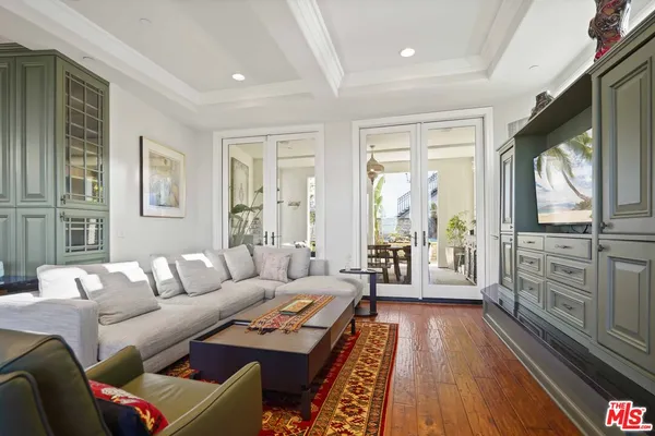 $3,499,000 | 10940 Terryview Drive, Studio City, CA 91604