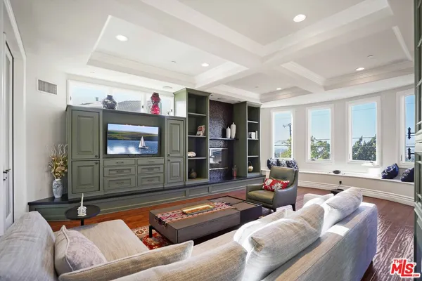 $3,499,000 | 10940 Terryview Drive, Studio City, CA 91604