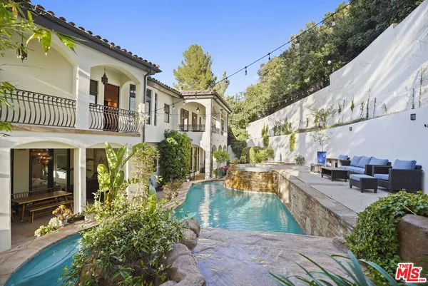 $3,499,000 | 10940 Terryview Drive, Studio City, CA 91604